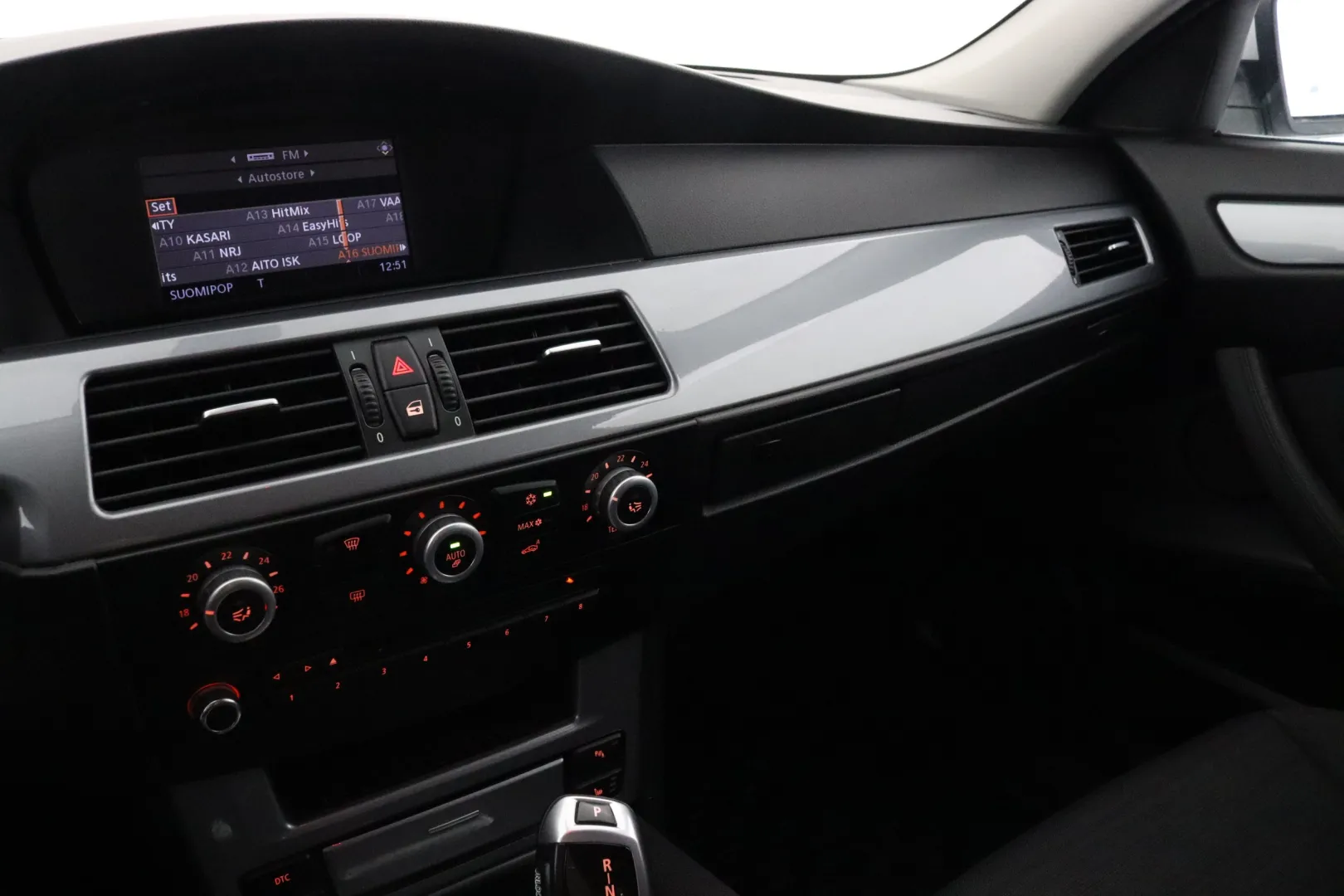BMW 520 YZY-829 carousel image