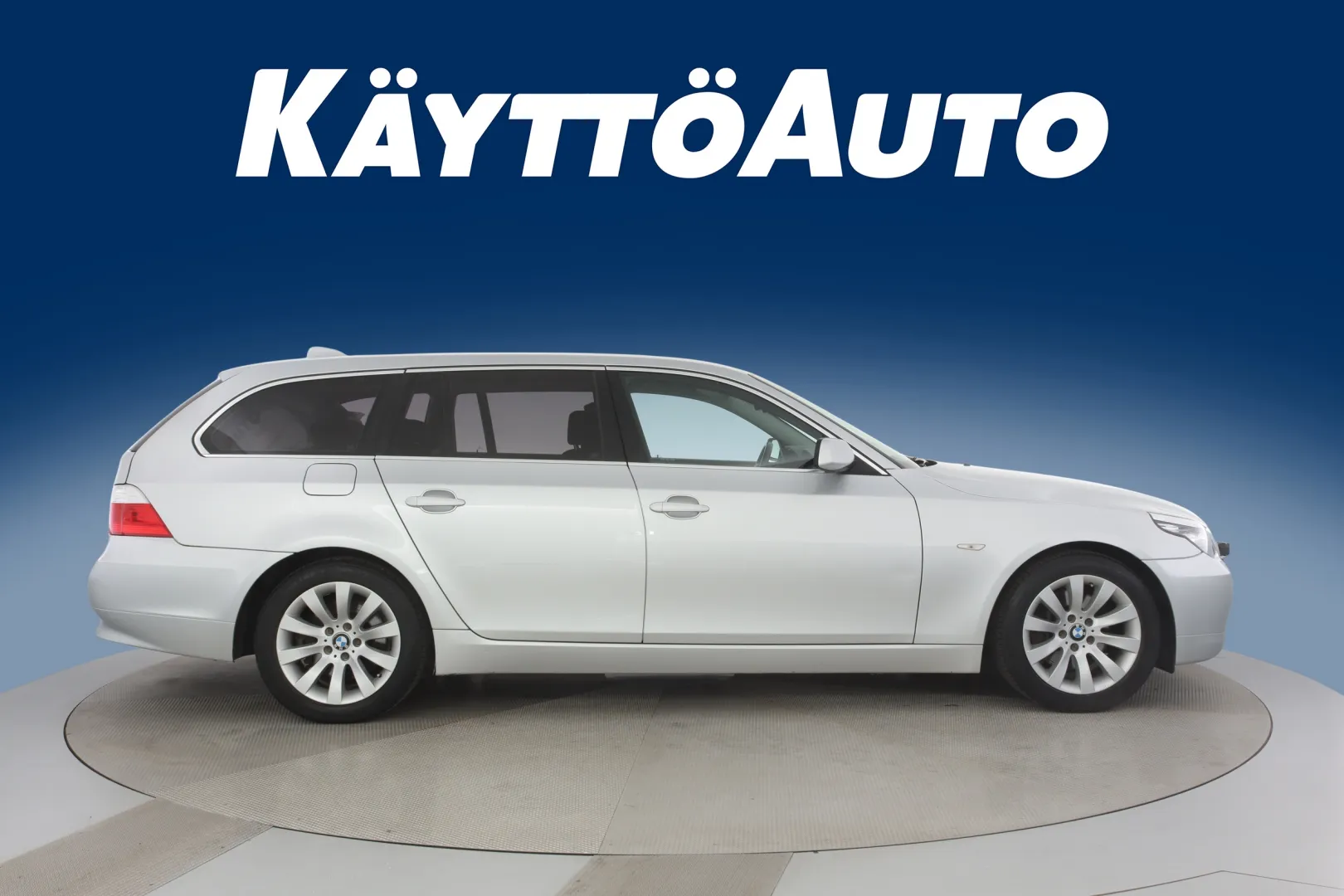BMW 520 YZY-829 carousel image