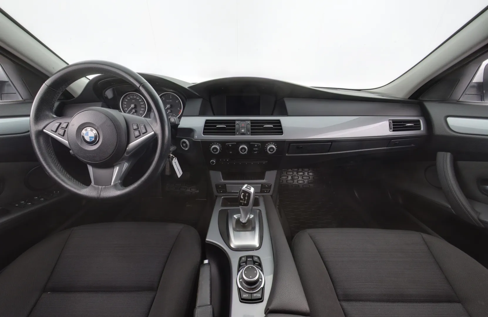 BMW 520 YZY-829 carousel image