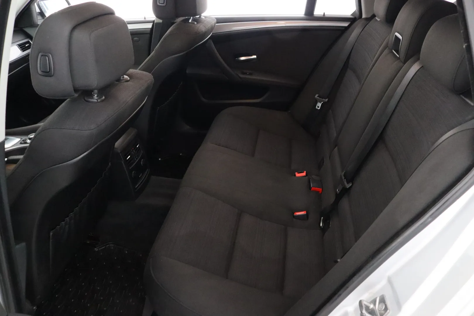 BMW 520 YZY-829 carousel image