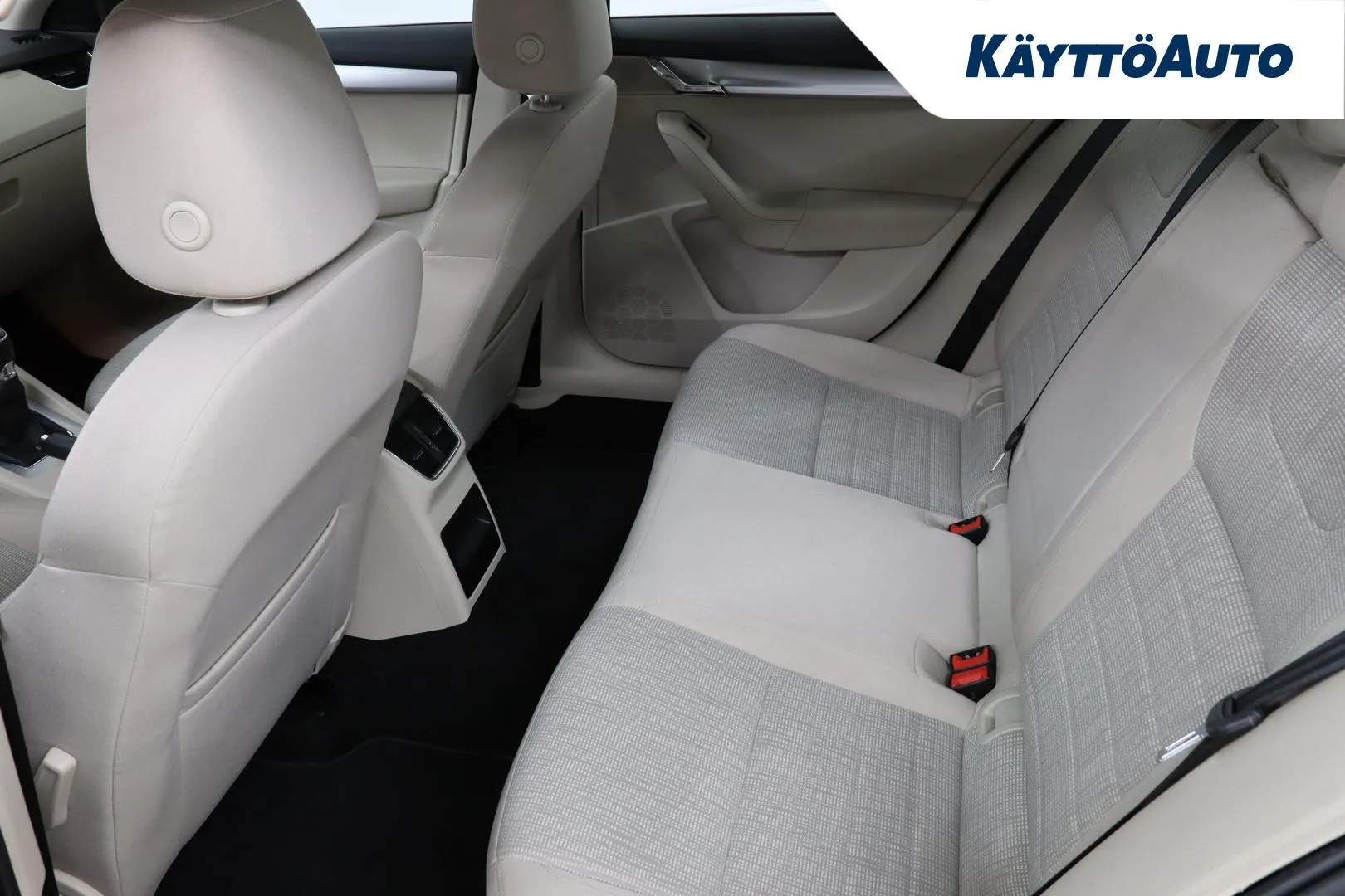 SKODA Octavia CIS-475 carousel image