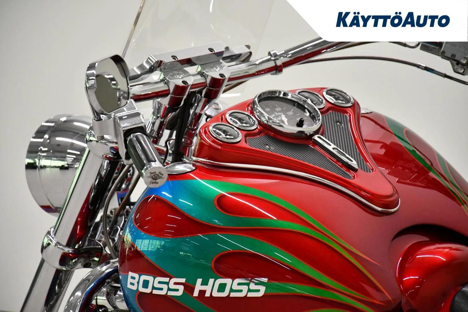 Boss Hoss 5.7L V8 Manuaali 83-GHK carousel image