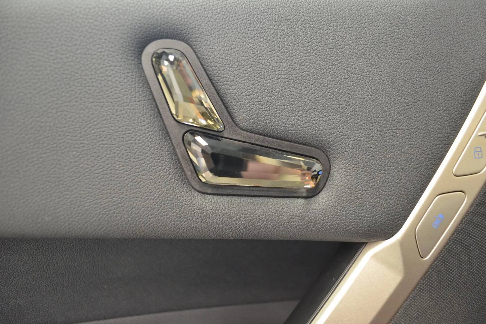 BMW iX XSM-767 carousel image