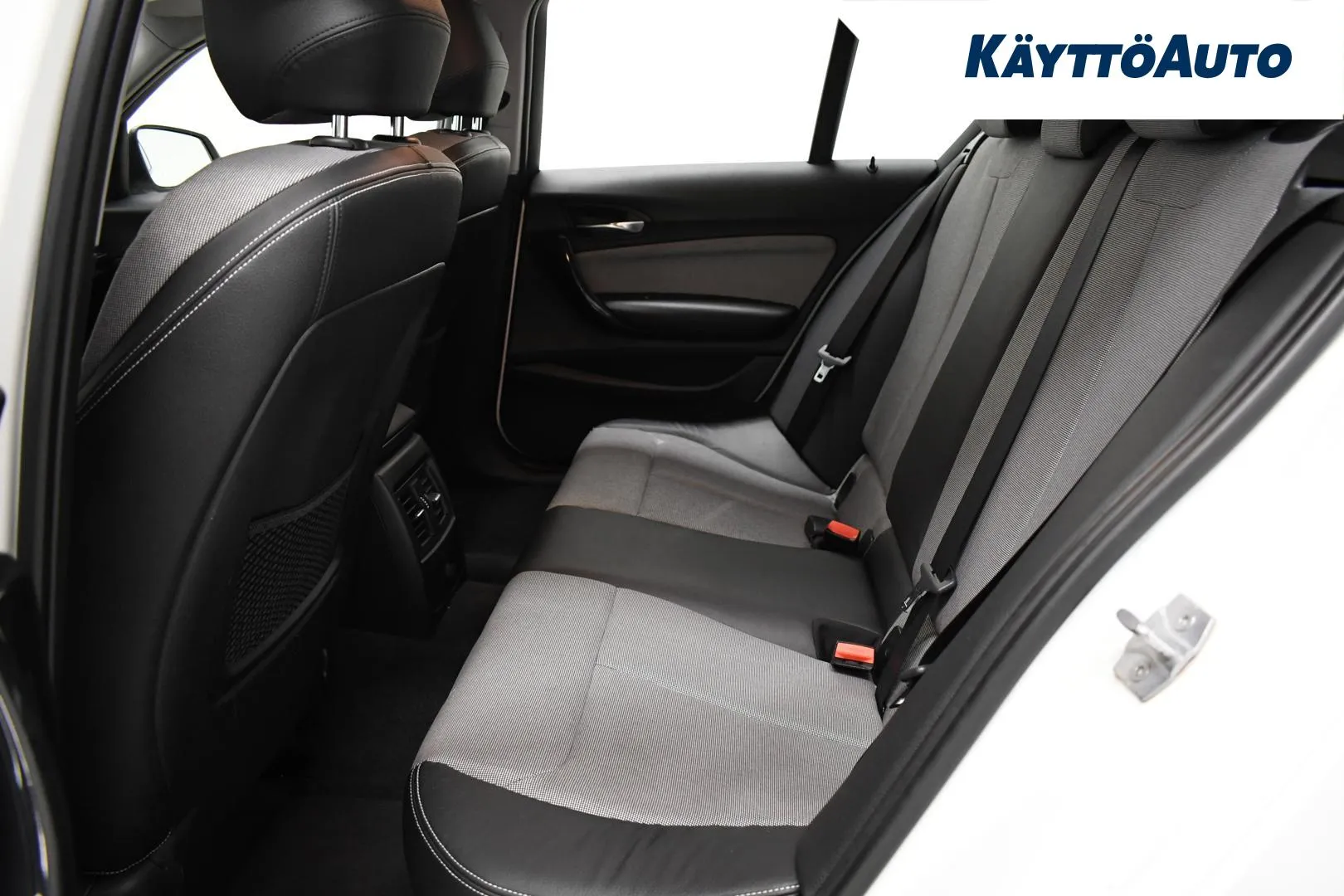 BMW 116 YIH-332 carousel image