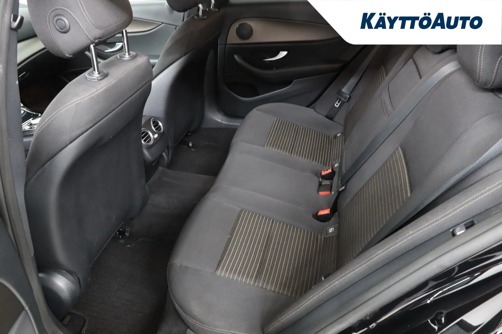 Mercedes-Benz E CPK-606 carousel image