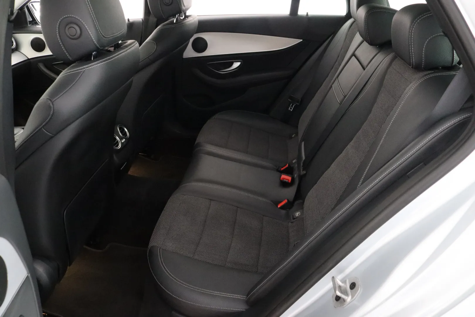 MERCEDES-BENZ E CPO-235 carousel image