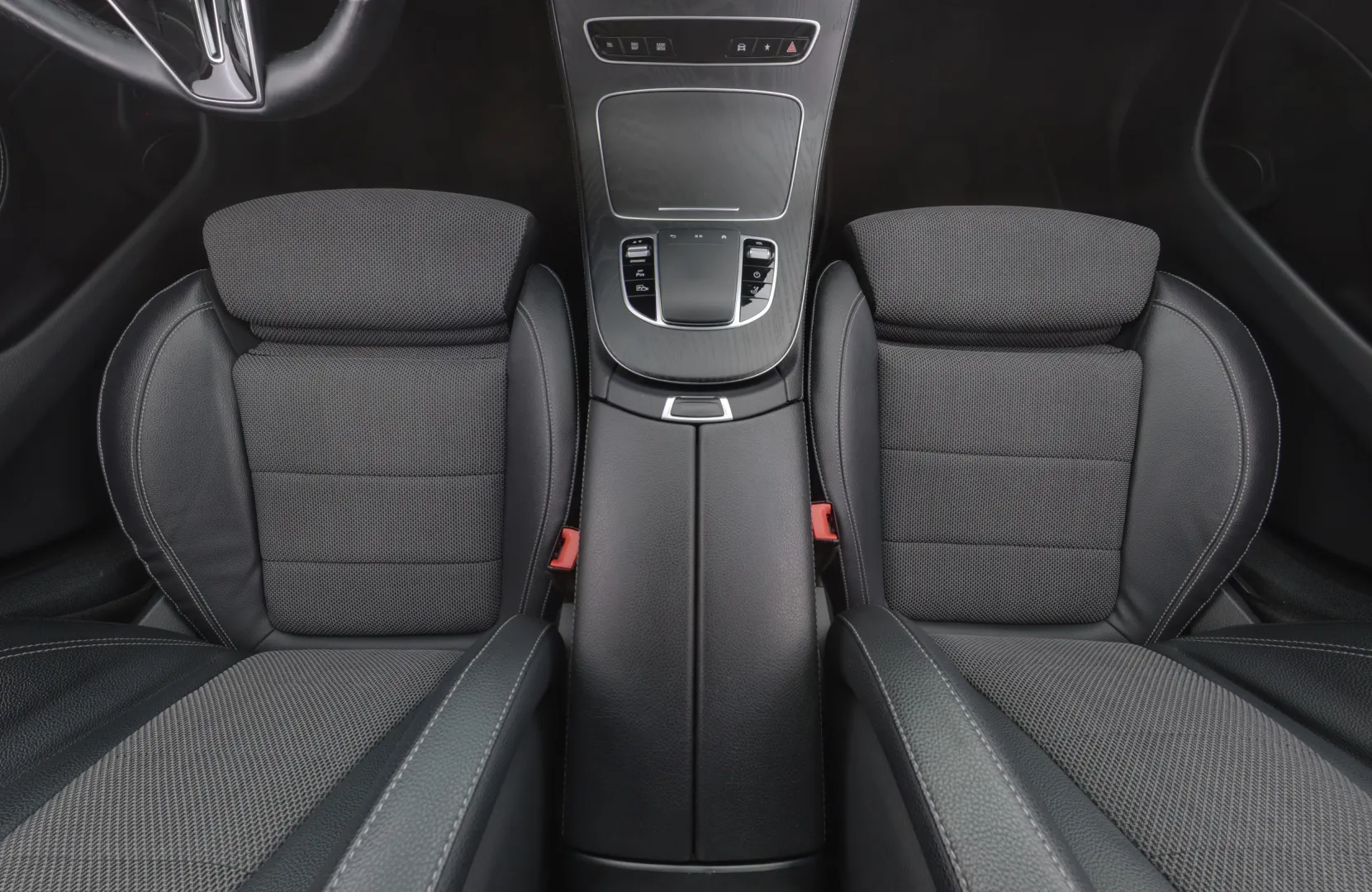 MERCEDES-BENZ E CPO-235 carousel image