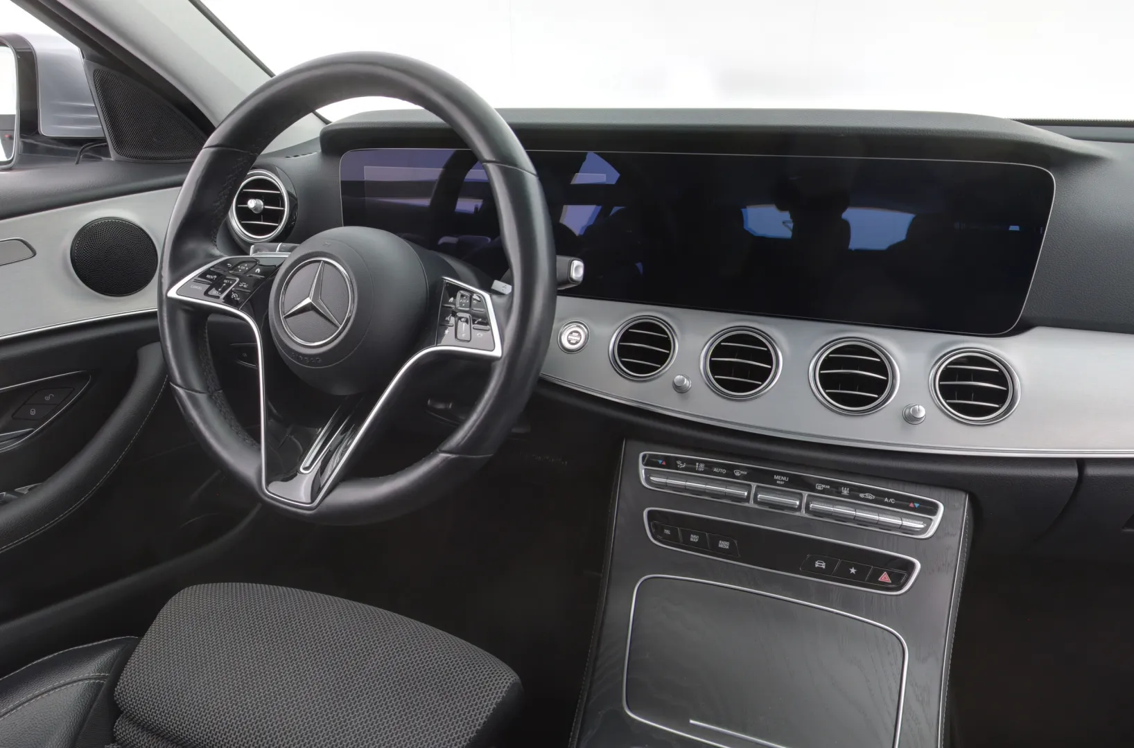 MERCEDES-BENZ E CPO-235 carousel image