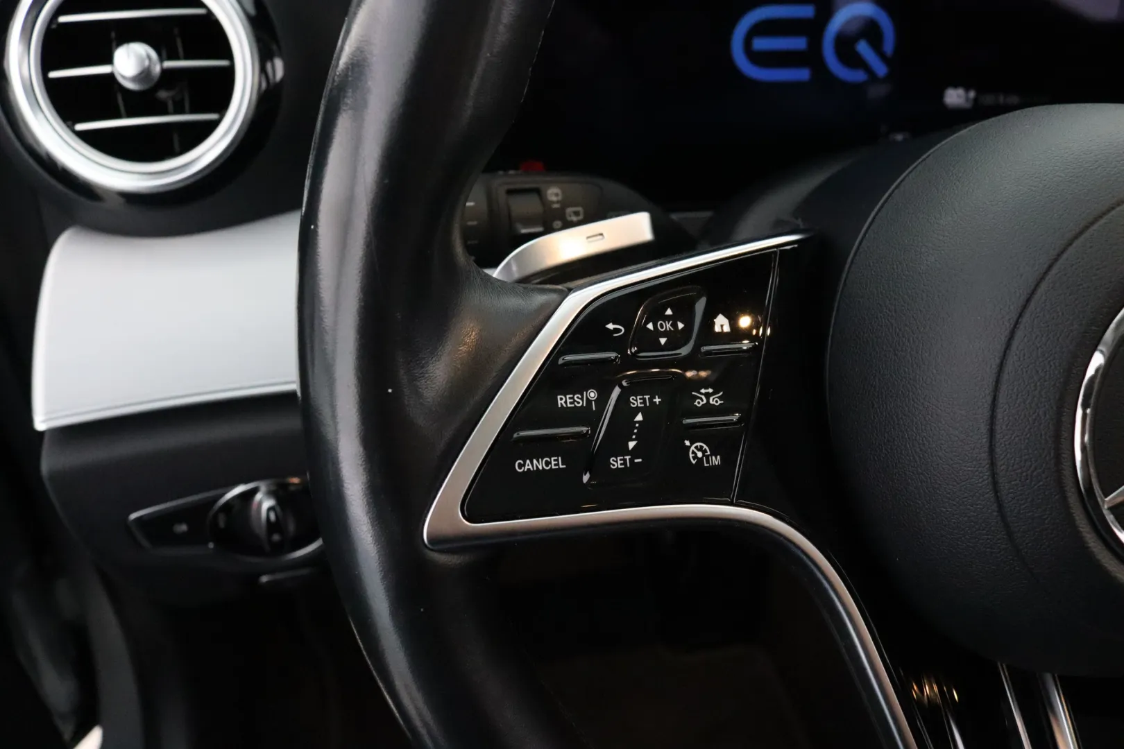 MERCEDES-BENZ E CPO-235 carousel image