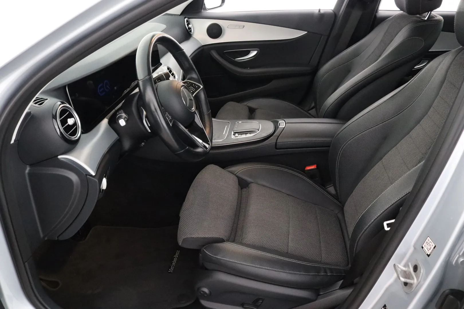 MERCEDES-BENZ E CPO-235 carousel image