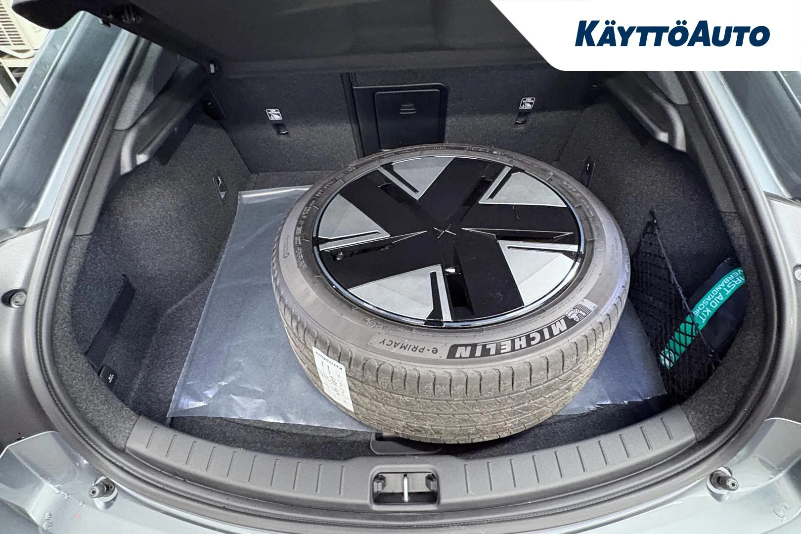 POLESTAR 2 GRH-567 carousel image