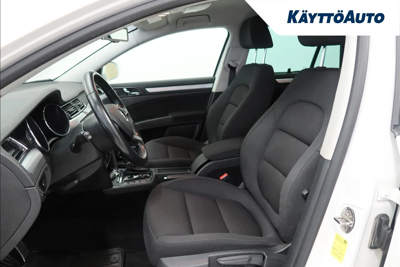 Skoda Superb JJK-226 carousel image