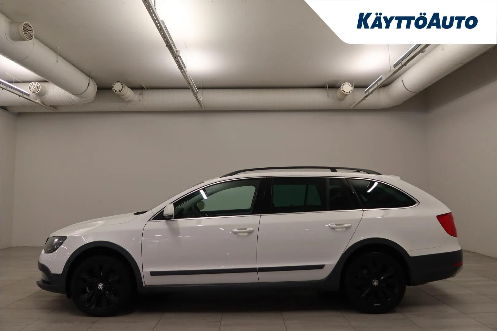 Skoda Superb JJK-226 carousel image