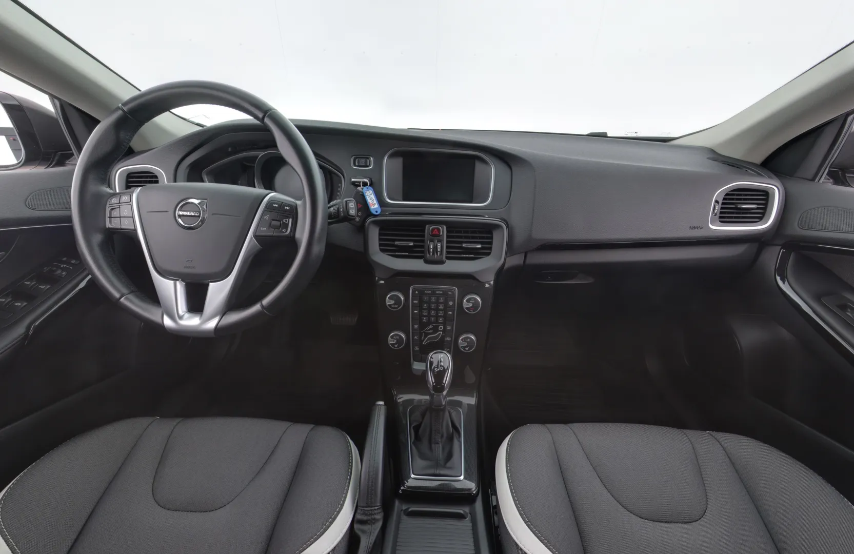VOLVO V40 ERT-822 carousel image