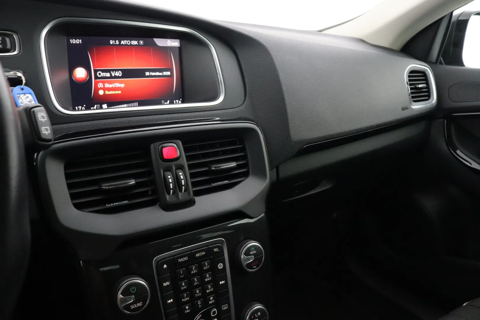 VOLVO V40 ERT-822 carousel image