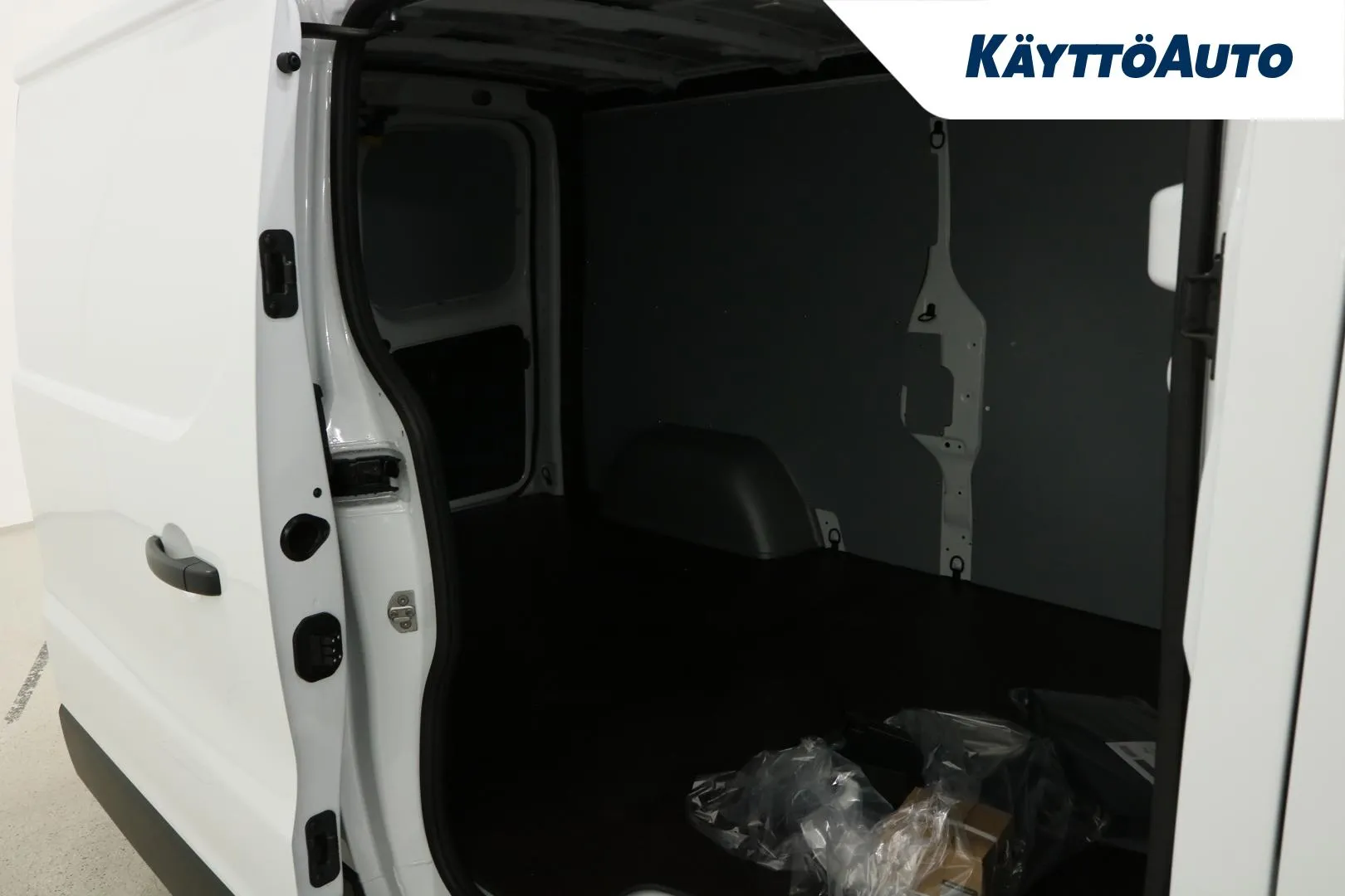 Renault Trafic RXM-349 carousel image