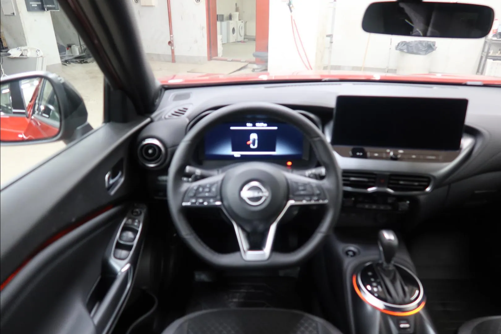 Nissan Juke XTJ-170 carousel image