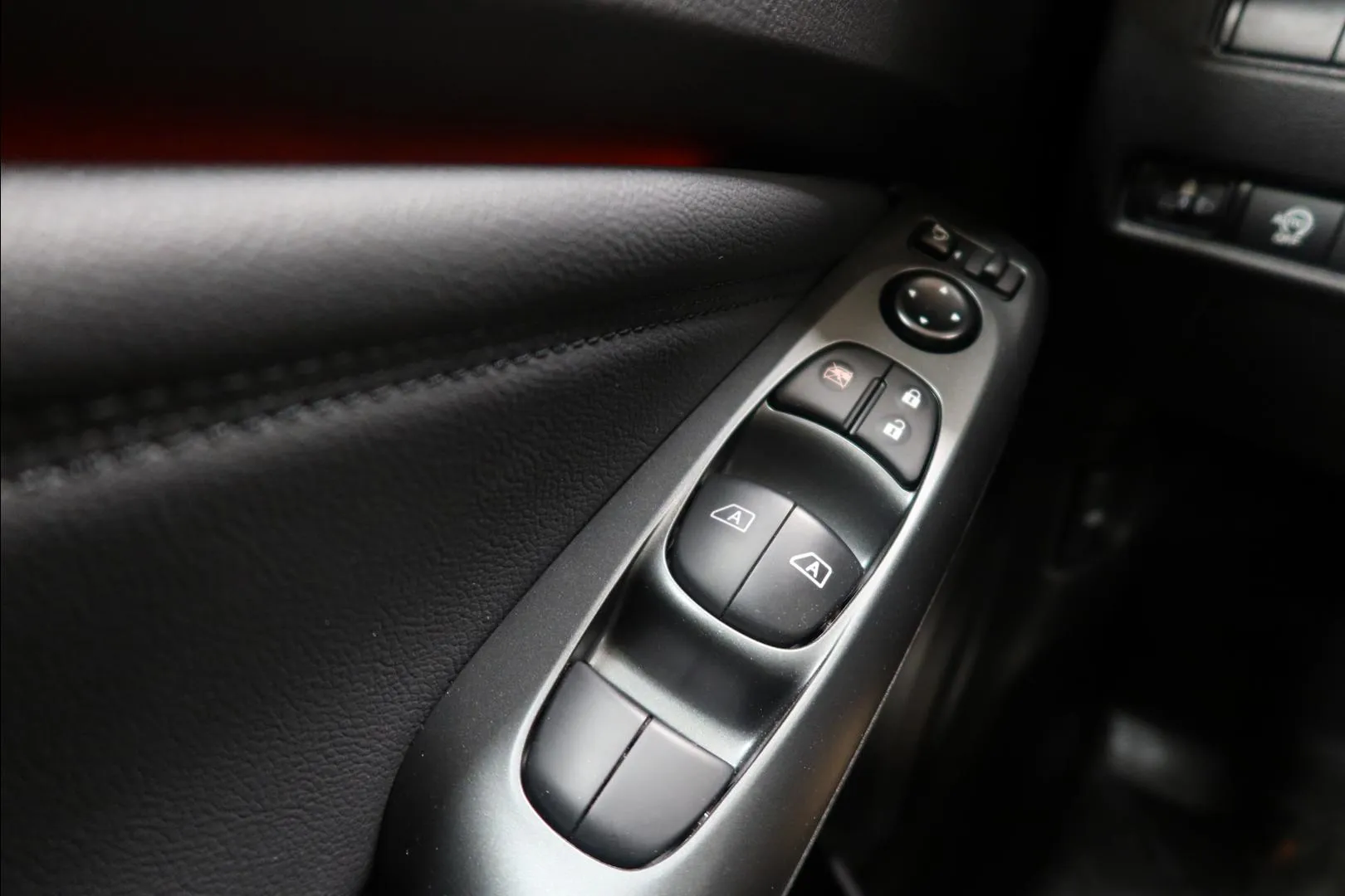 Nissan Juke XTJ-170 carousel image