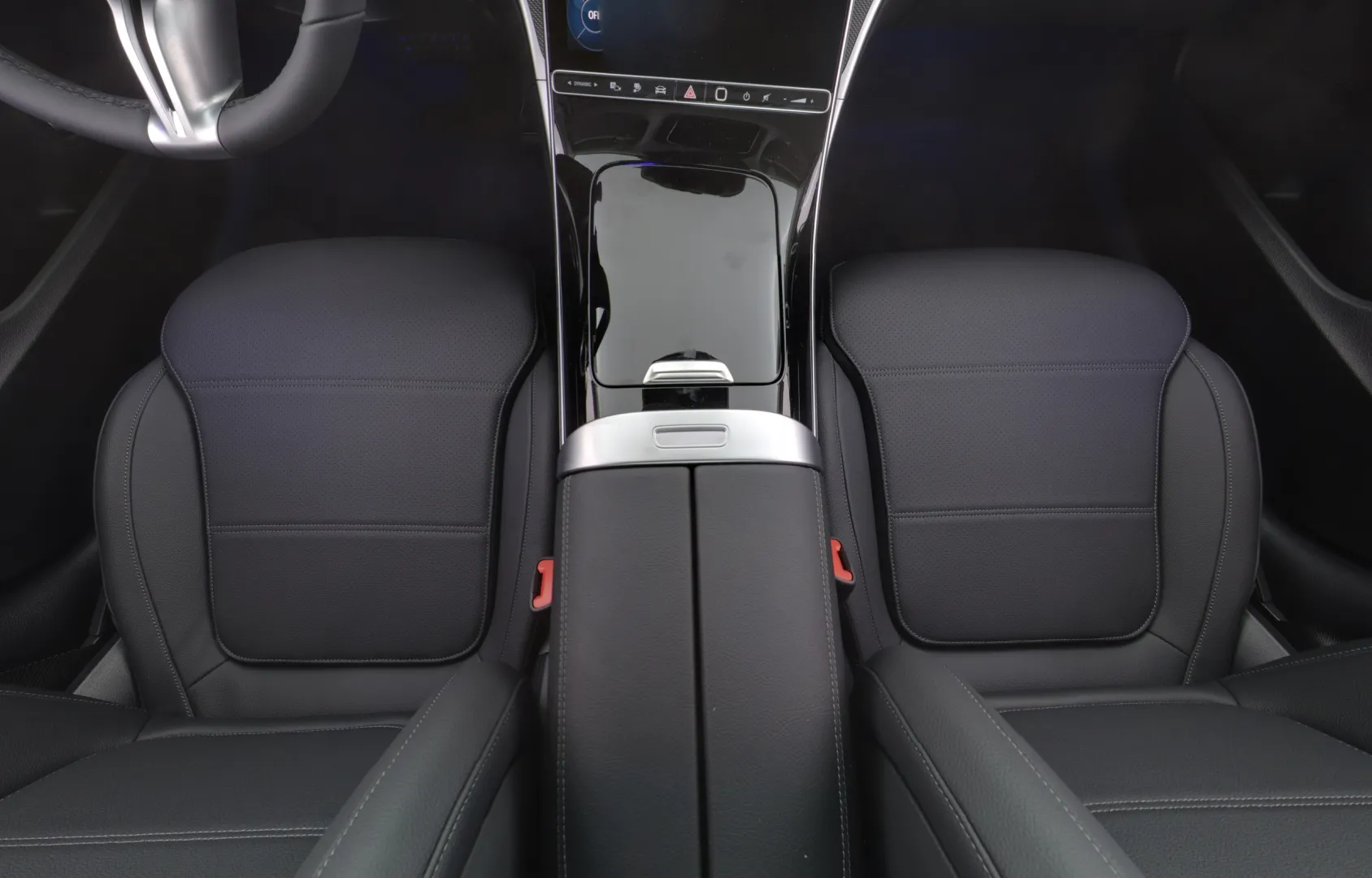 Mercedes-Benz C JNX-656 carousel image