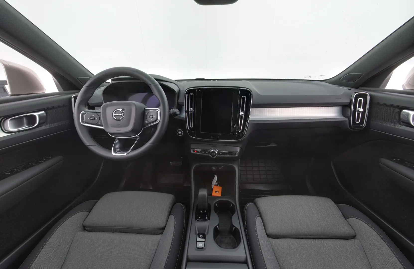 VOLVO XC40 CRV-138 carousel image