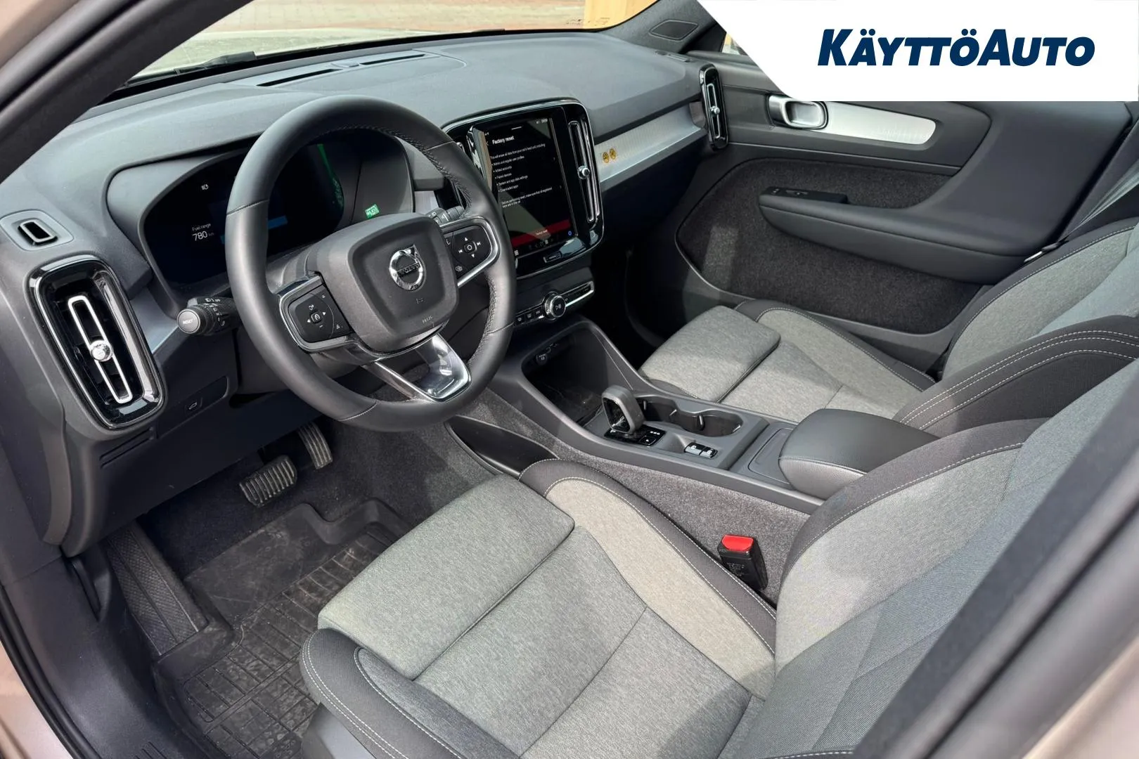 VOLVO XC40 CRV-138 carousel image