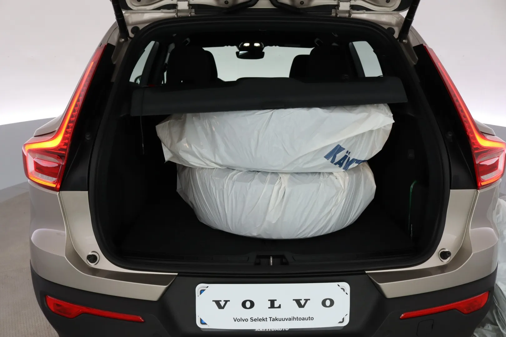 VOLVO XC40 CRV-138 carousel image