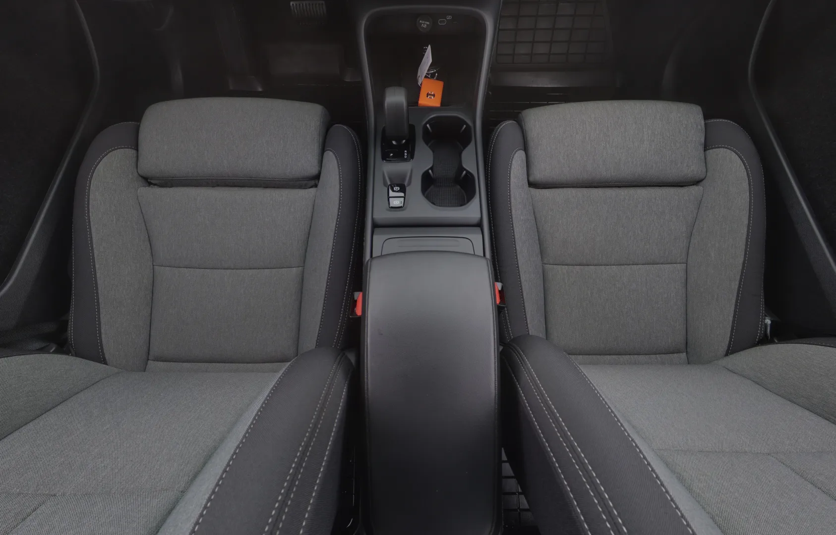 VOLVO XC40 CRV-138 carousel image