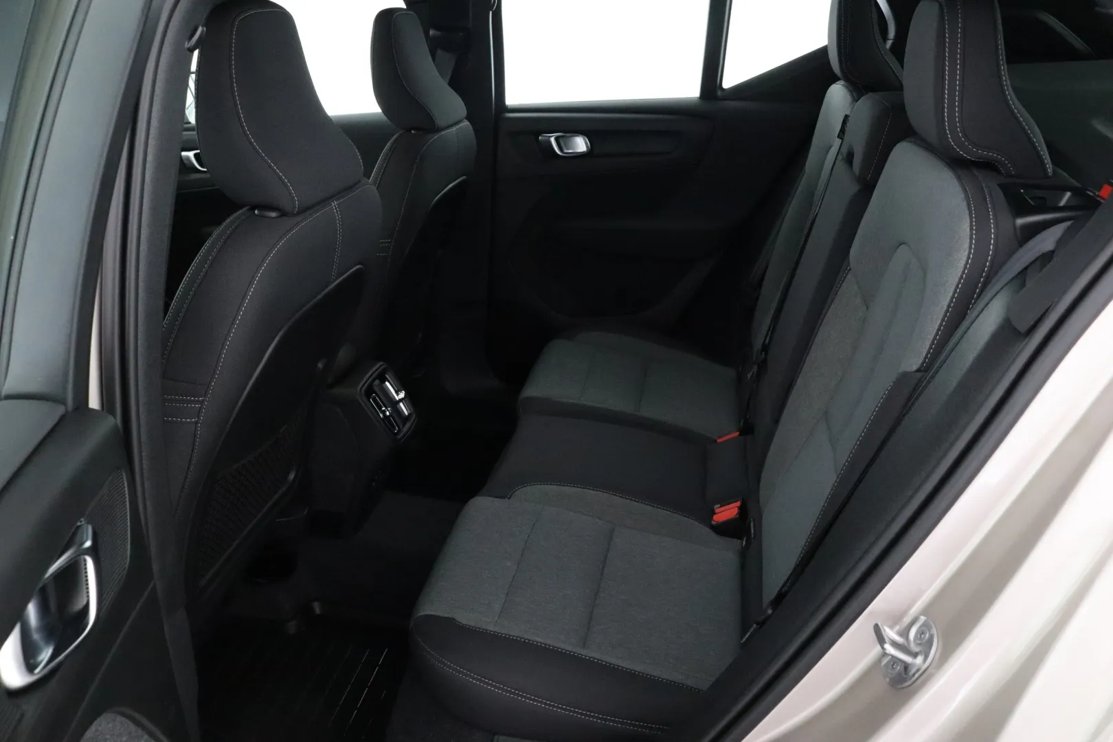 VOLVO XC40 CRV-138 carousel image