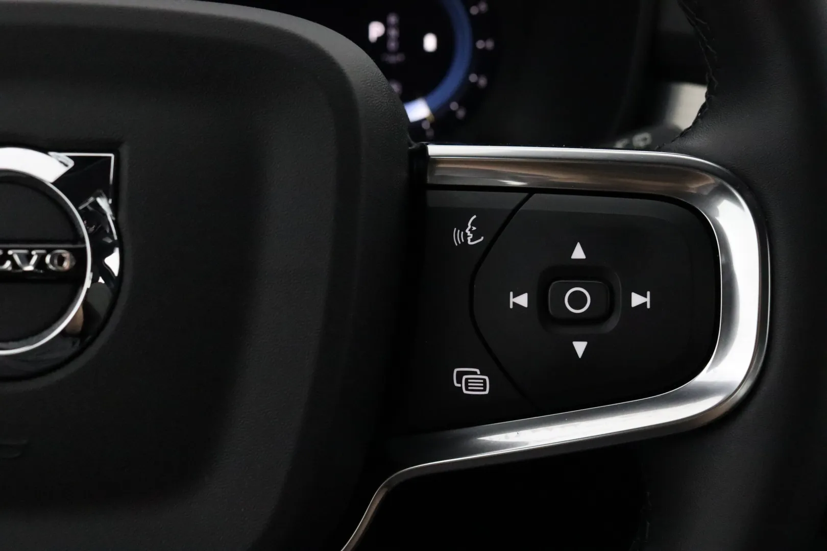 VOLVO XC40 CRV-138 carousel image