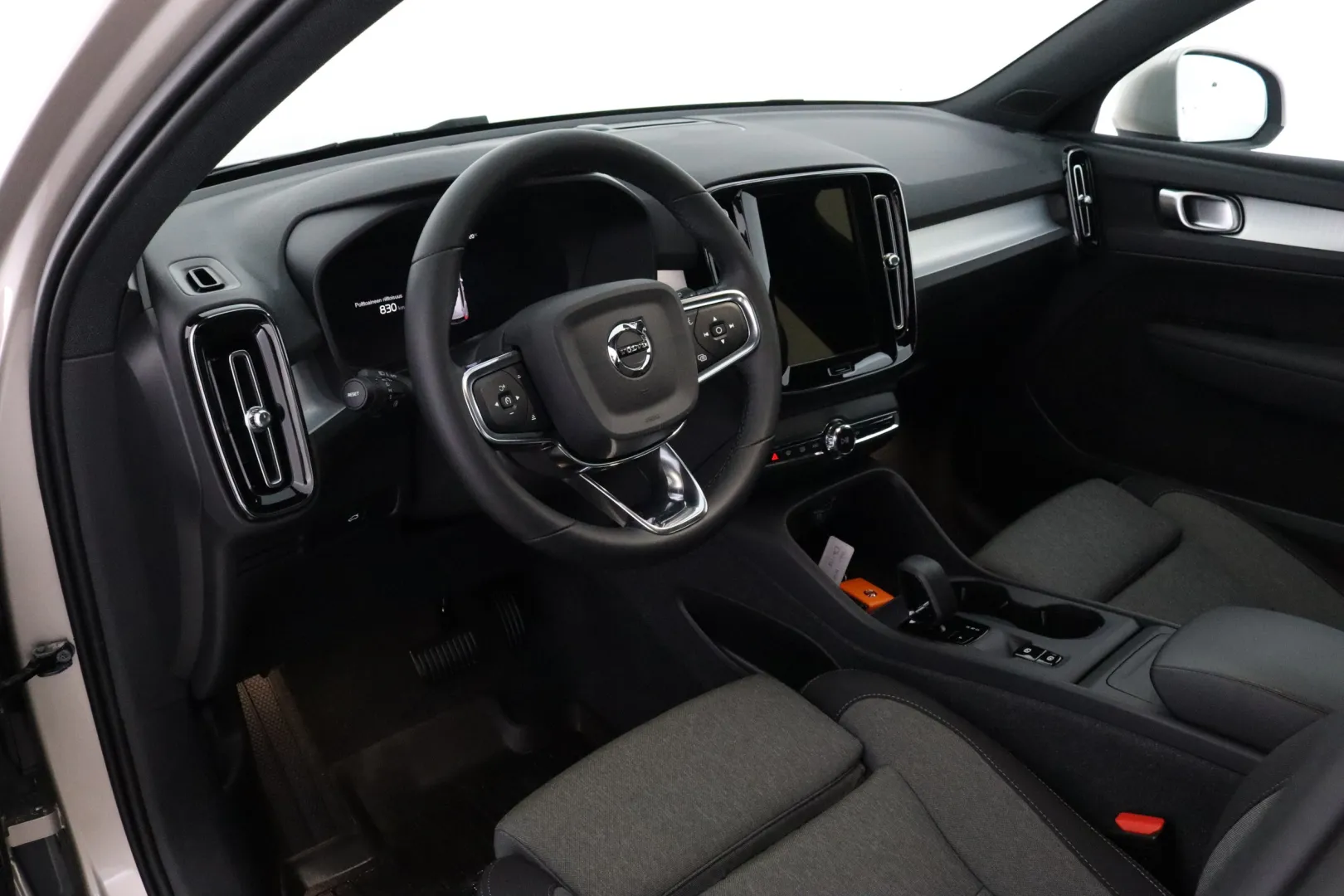 VOLVO XC40 CRV-138 carousel image
