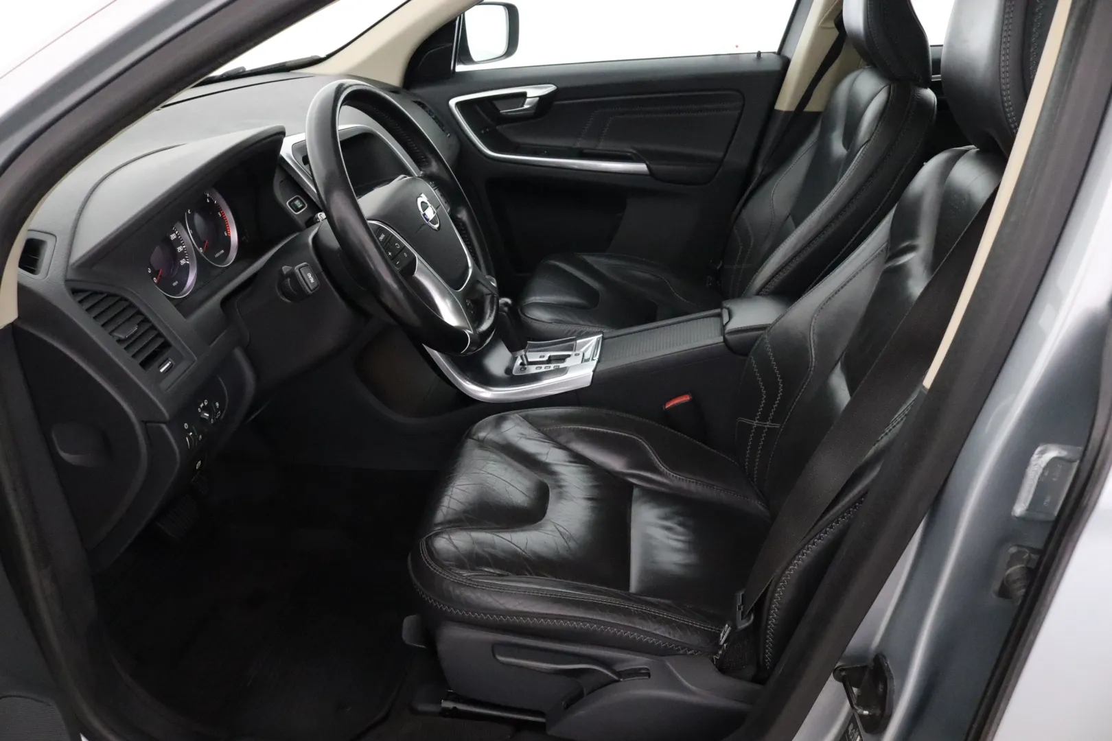 VOLVO XC60 SKO-515 carousel image