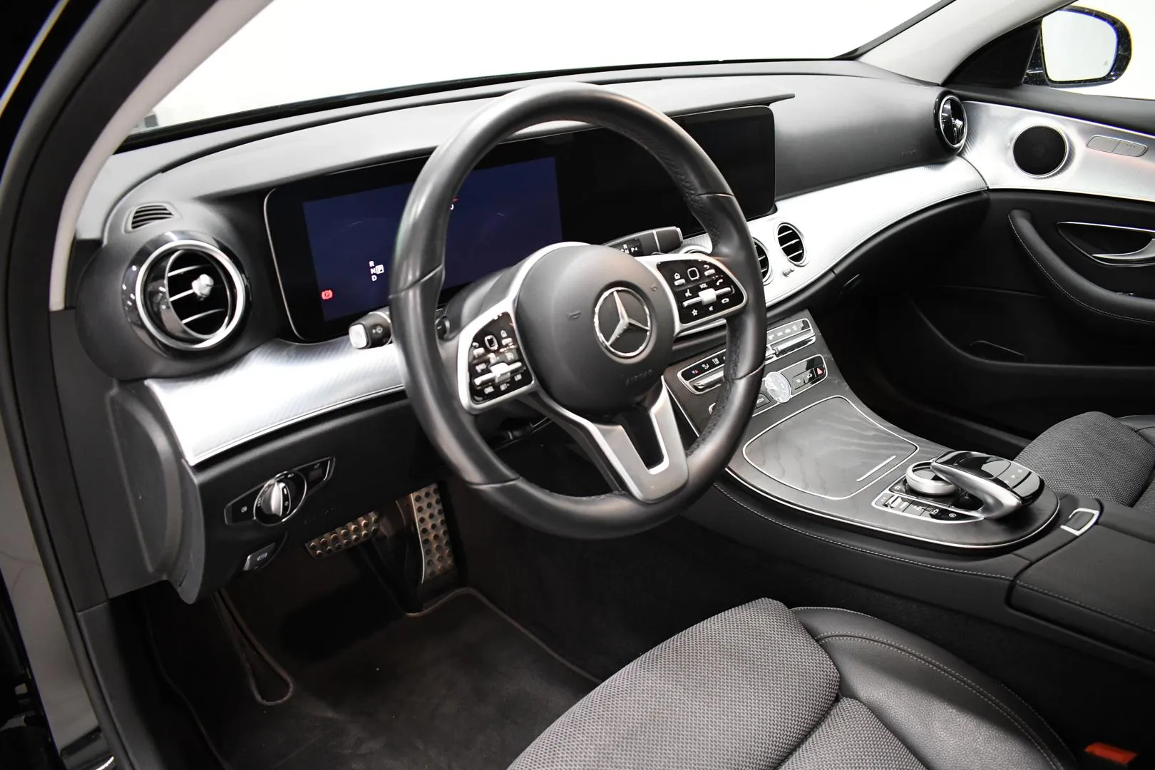 MERCEDES-BENZ E 220 d 4MATIC KTT-487 carousel image