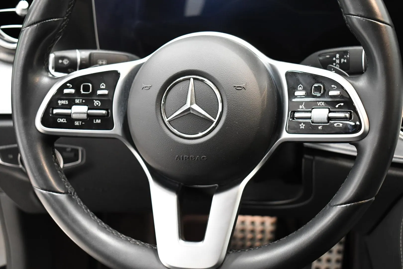 MERCEDES-BENZ E 220 d 4MATIC KTT-487 carousel image