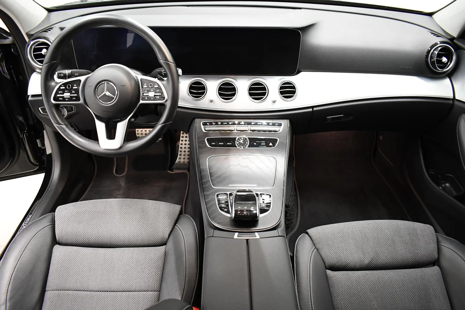 MERCEDES-BENZ E 220 d 4MATIC KTT-487 carousel image