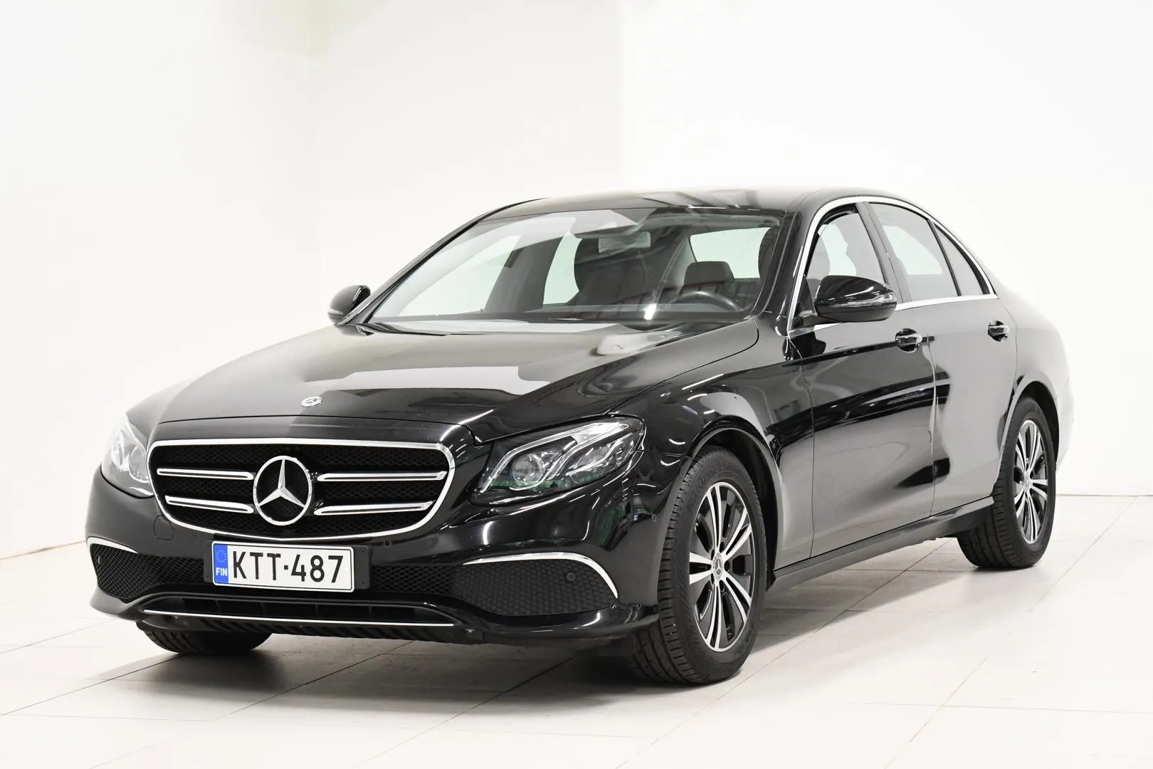MERCEDES-BENZ E 220 d 4MATIC KTT-487 carousel image