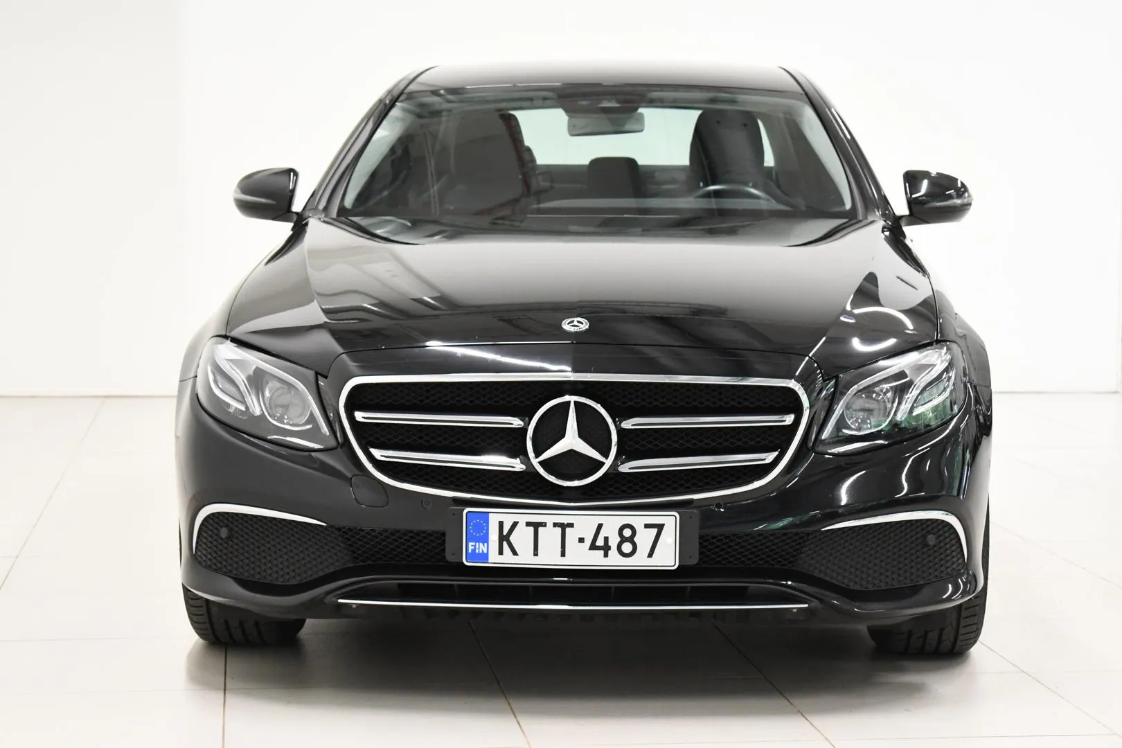 MERCEDES-BENZ E 220 d 4MATIC KTT-487 carousel image