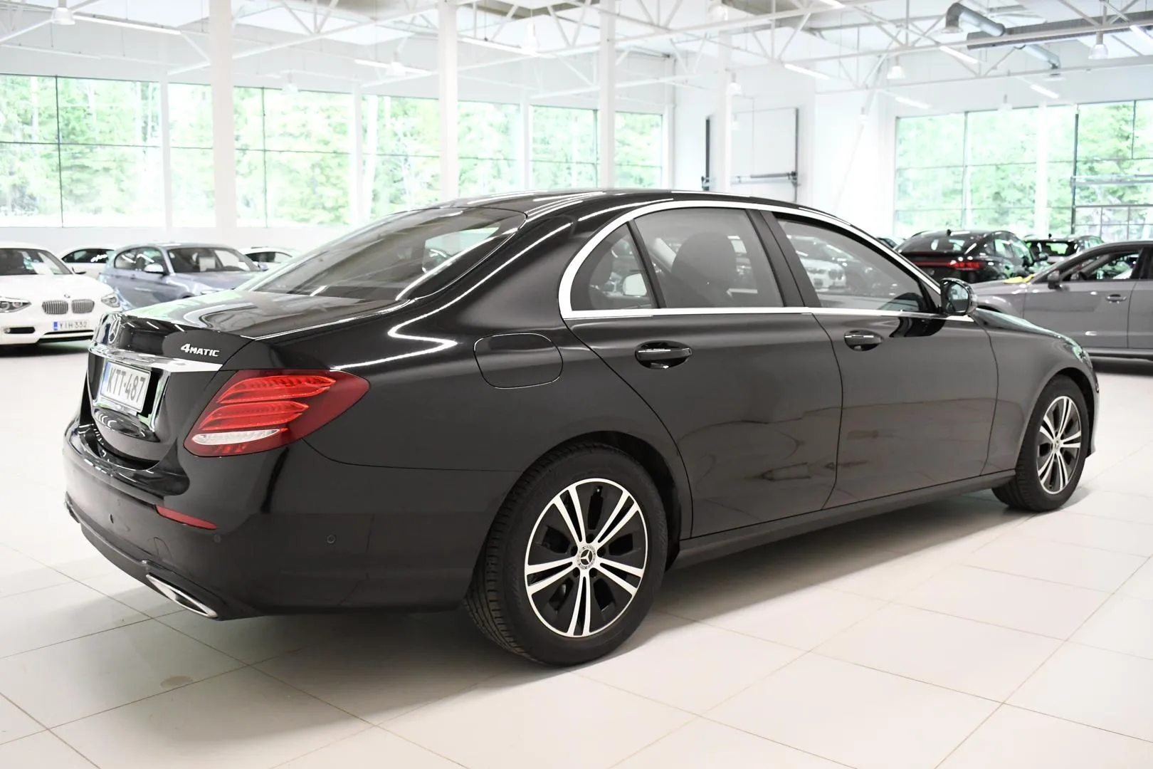 MERCEDES-BENZ E 220 d 4MATIC KTT-487 carousel image