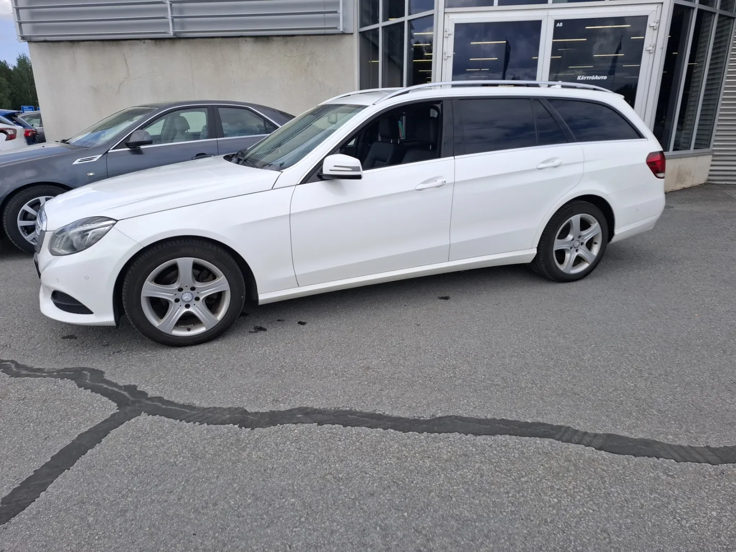 MERCEDES-BENZ E EPN-120 carousel image