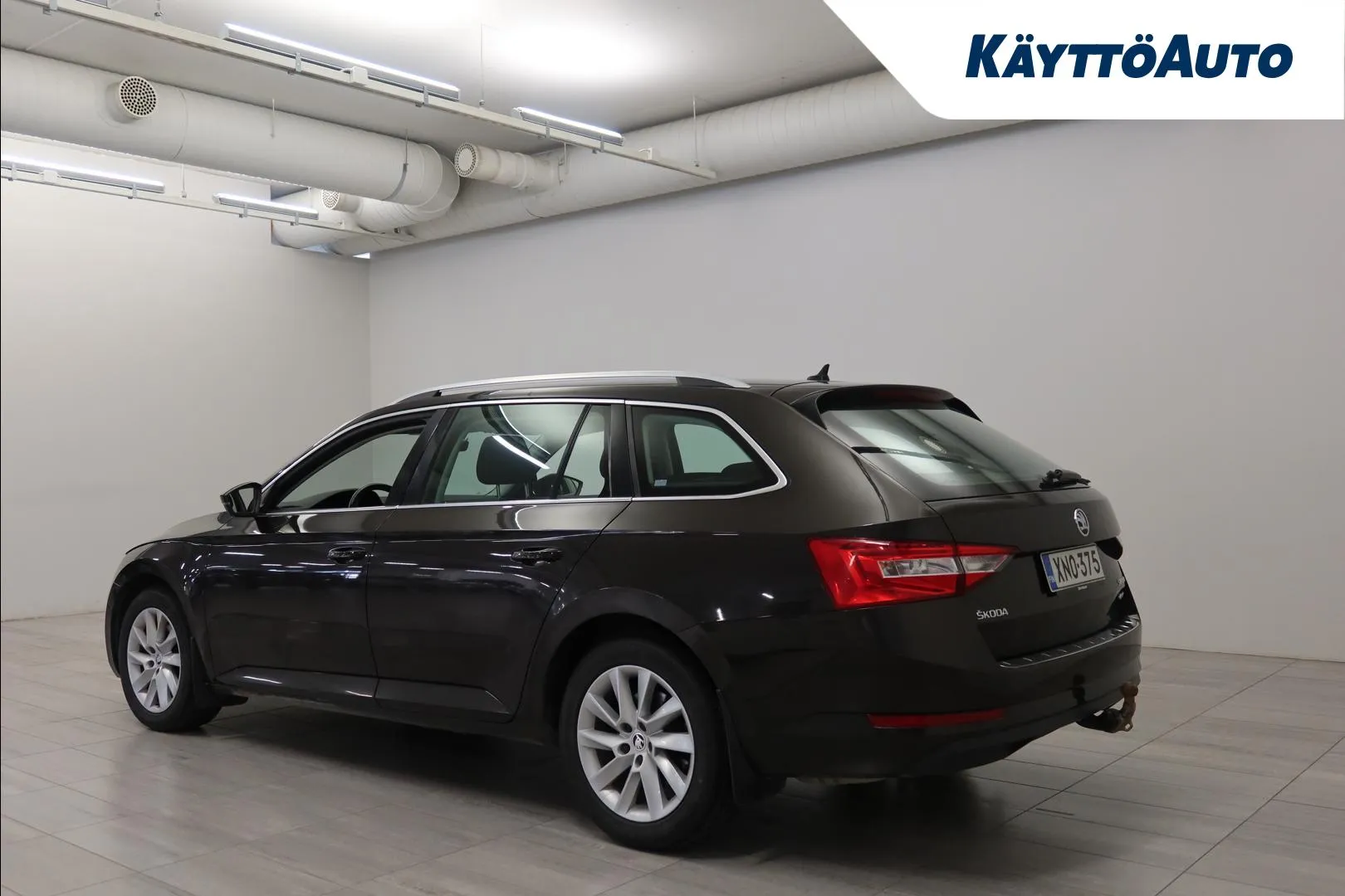 SKODA Superb XNO-375 carousel image
