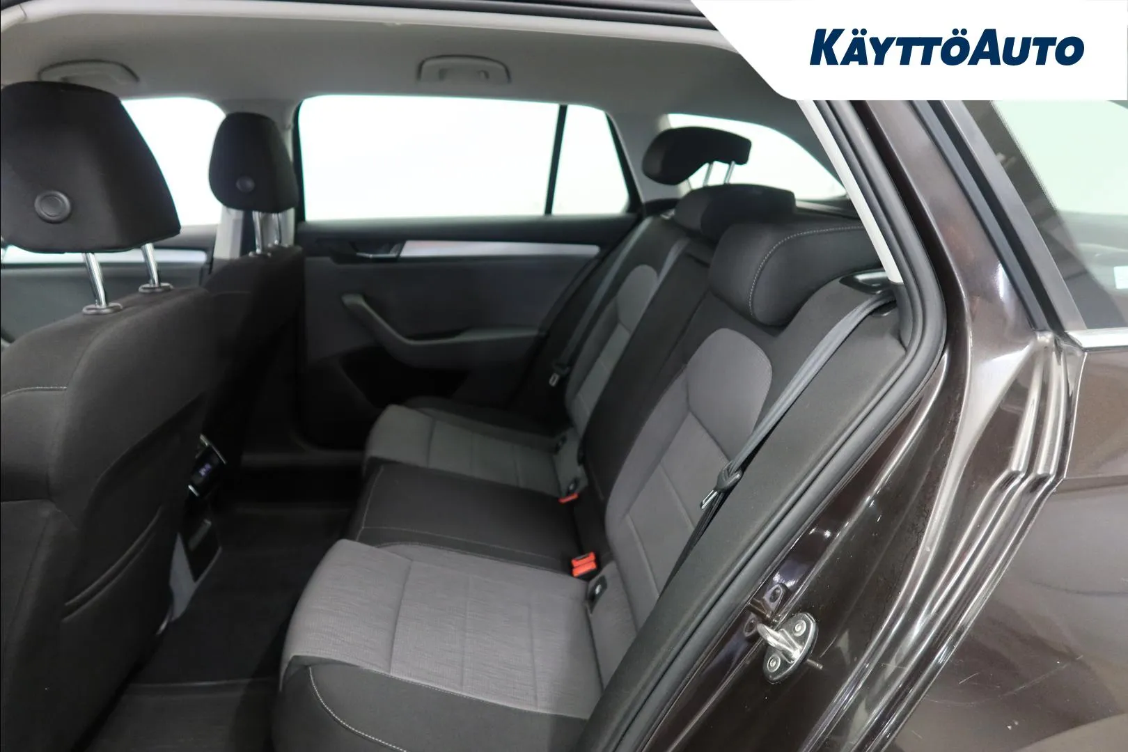 SKODA Superb XNO-375 carousel image