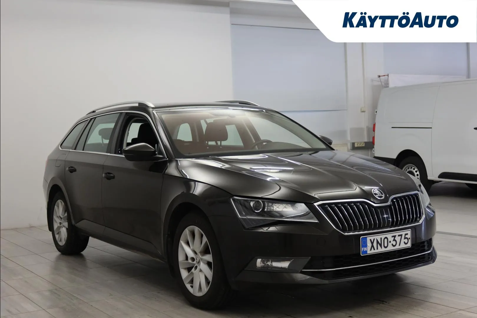 SKODA Superb XNO-375 carousel image