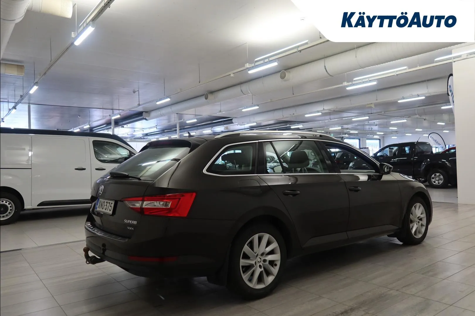 SKODA Superb XNO-375 carousel image