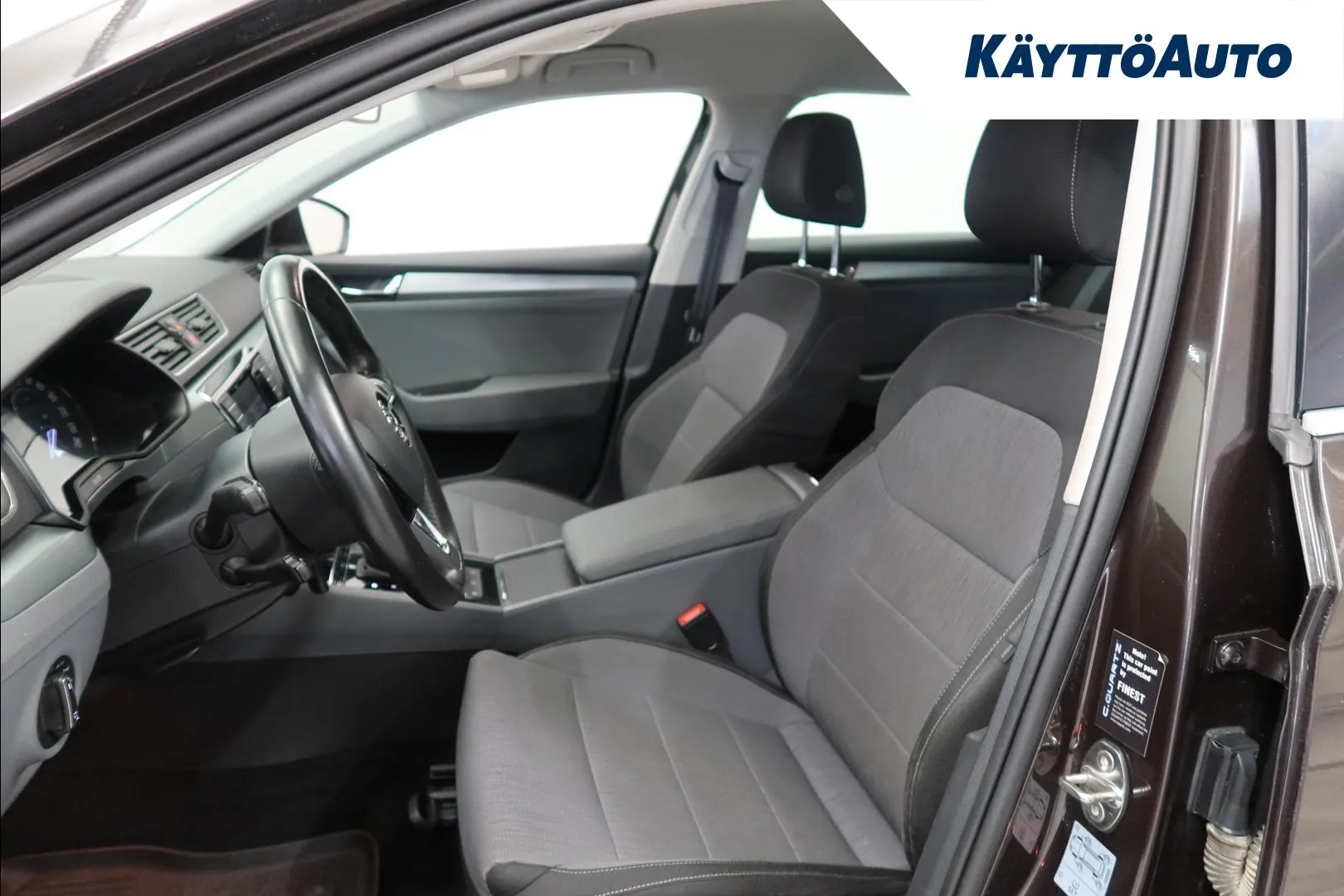SKODA Superb XNO-375 carousel image