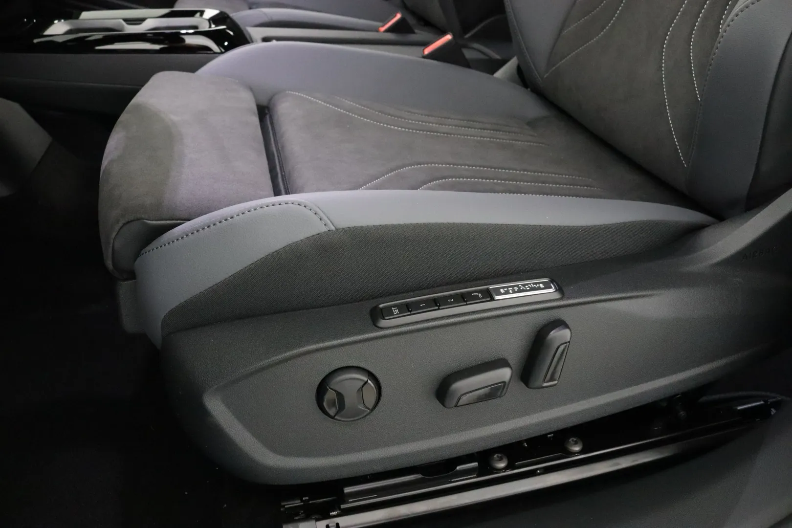 Volkswagen ID.4 CSG-140 carousel image