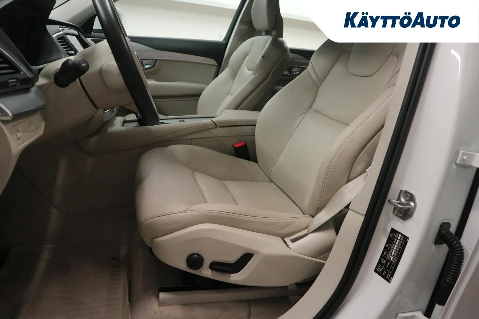 VOLVO XC90 NKA-241 carousel image