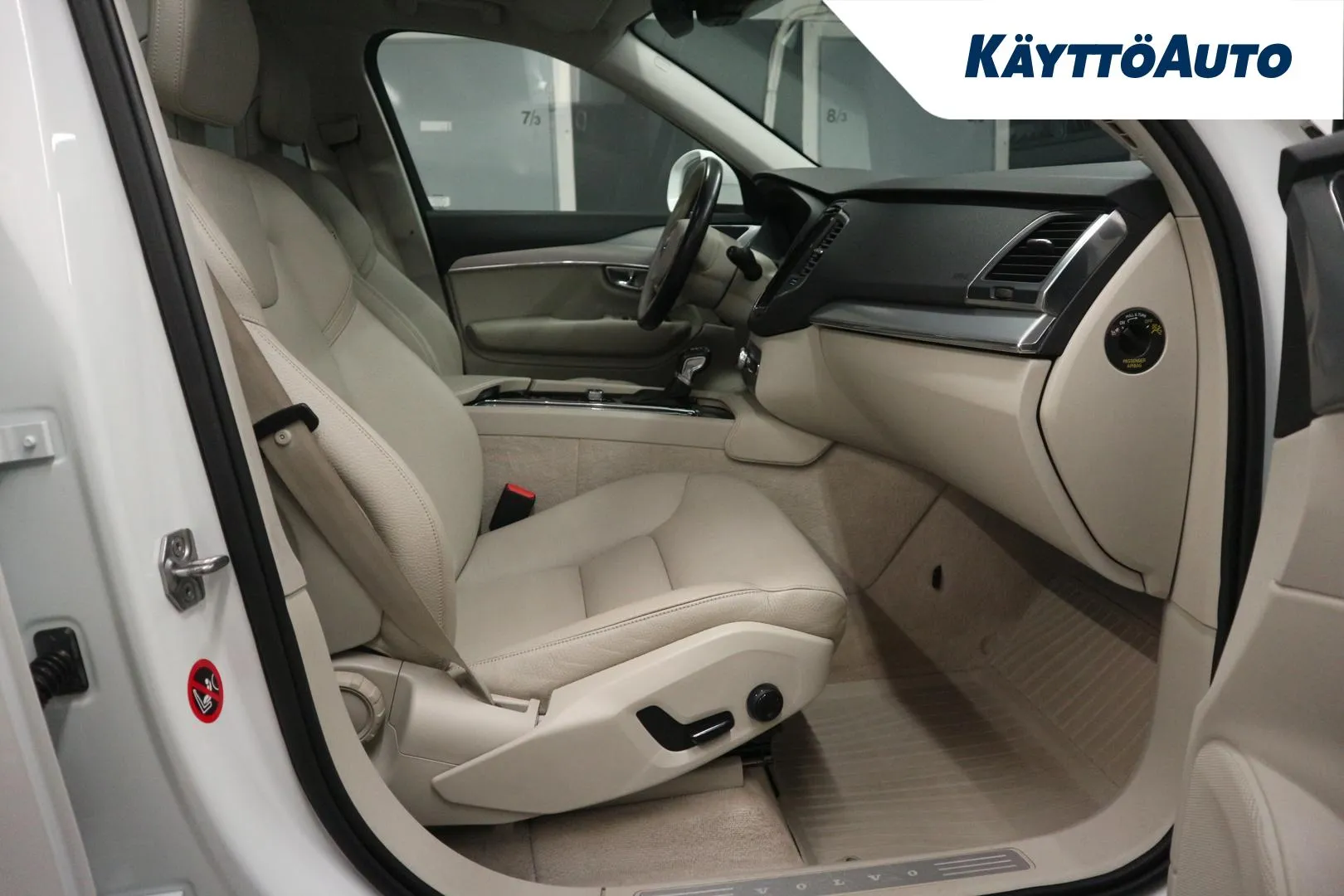 VOLVO XC90 NKA-241 carousel image