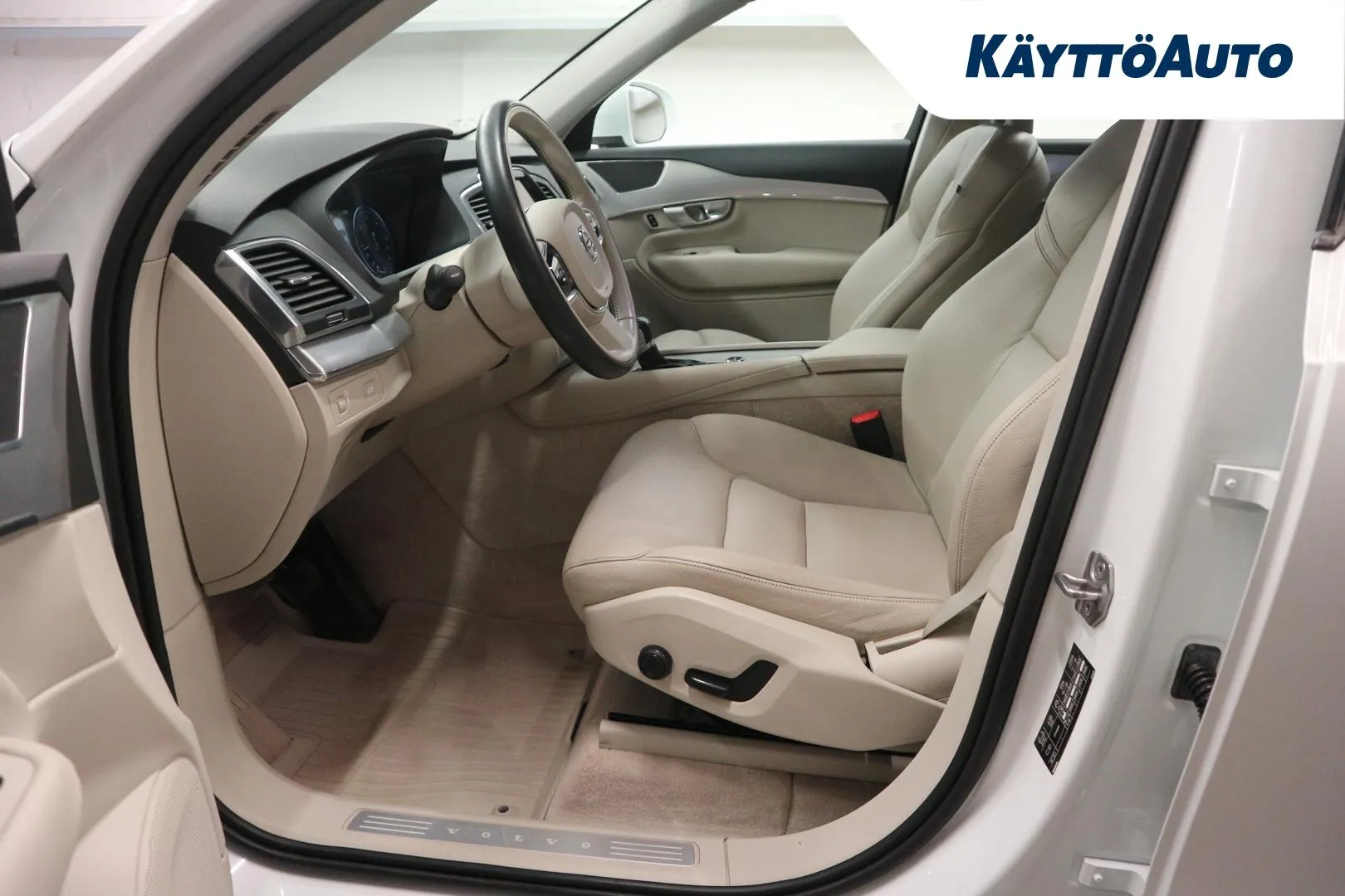 VOLVO XC90 NKA-241 carousel image