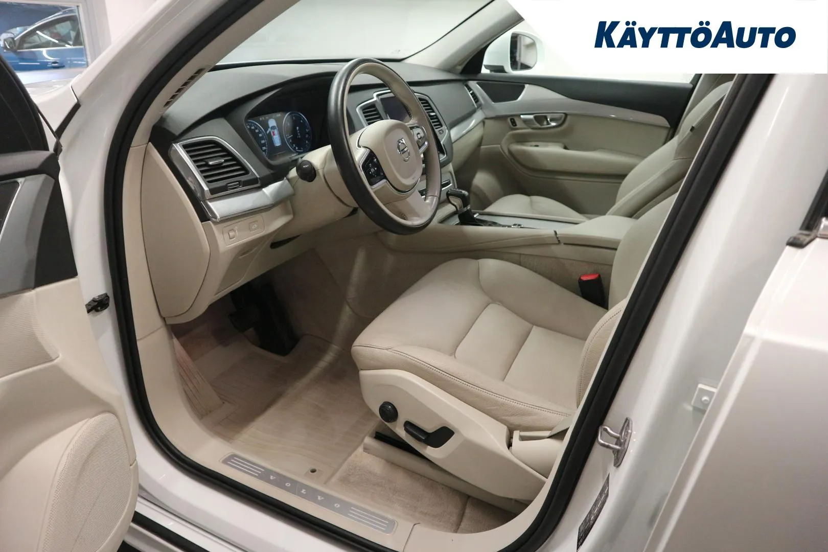 VOLVO XC90 NKA-241 carousel image