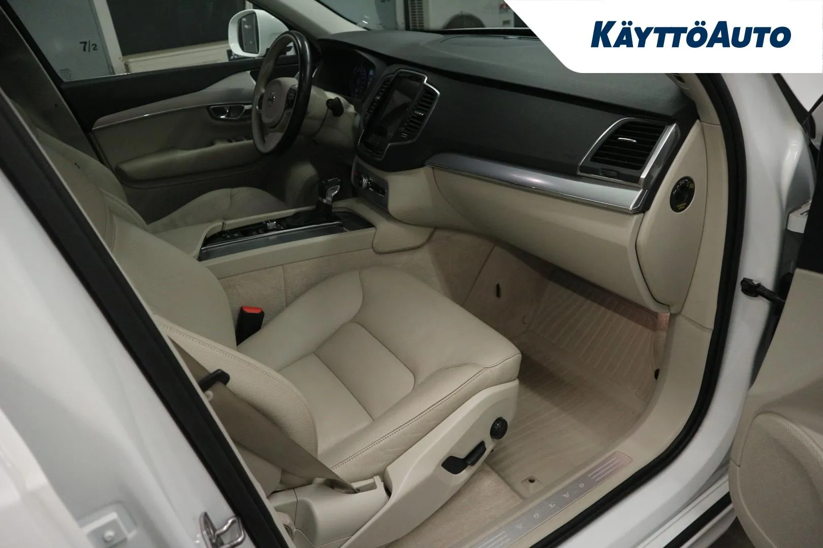 VOLVO XC90 NKA-241 carousel image