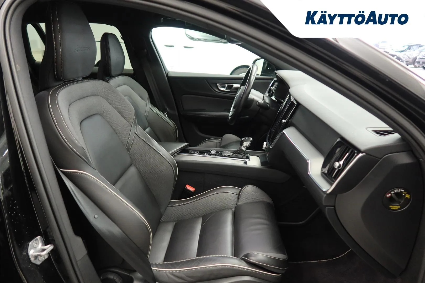 VOLVO V60 GOE-818 carousel image